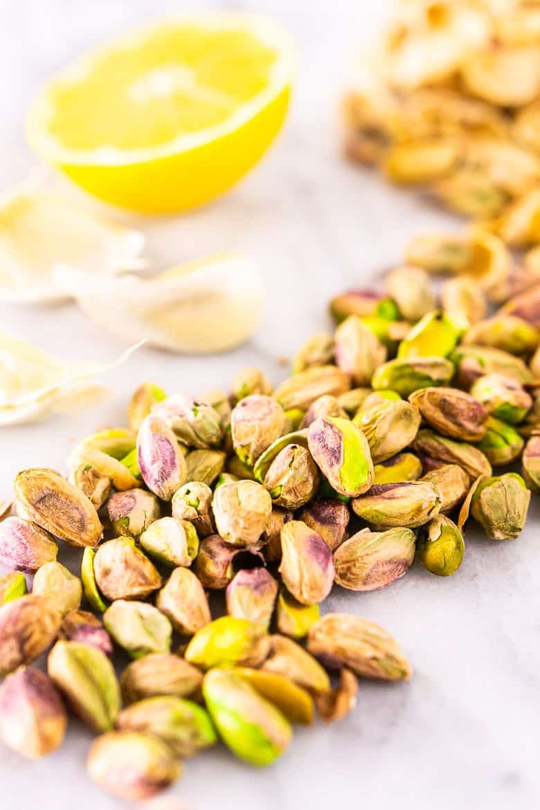 A trail of pistachios with lemon and garlic.
