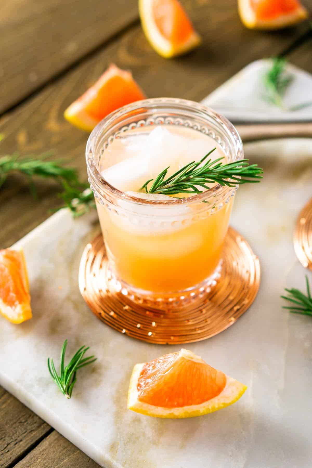 A rosemary-grapefruit vodka spritzer with pieces of fresh grapefruit.