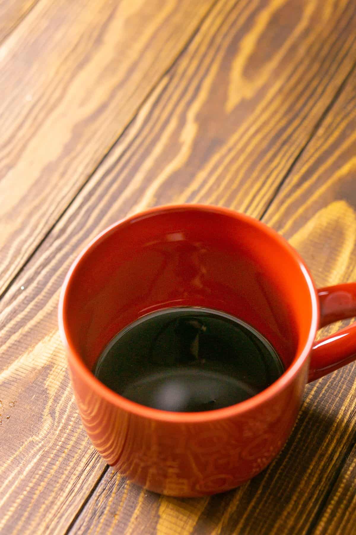 The espresso and gingerbread simple syrup in a large latte mug.