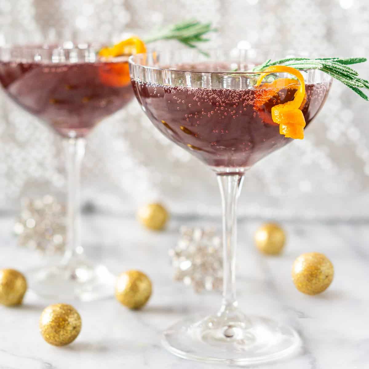 Tips to Make Cocktails Sparkle & 10 Glitzy Recipes